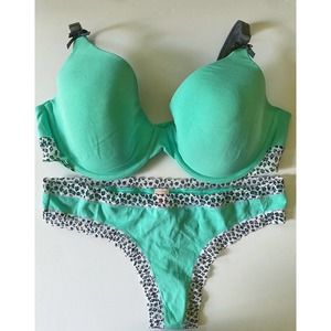 NWT Victoria's Secret Bra and Thong Set Tiffany Blue Color Size 38C/ Thong Large